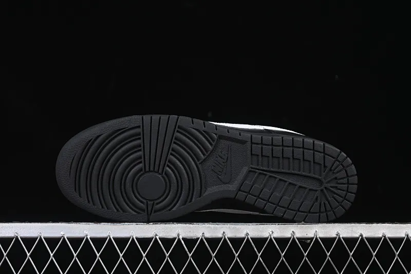 All Categories Nk SB Dunk Series Nk SB Dunk Low Low-top sneakers Nike SB Dunk Low All black and white hook Low-top casual sneakers IO7606-010